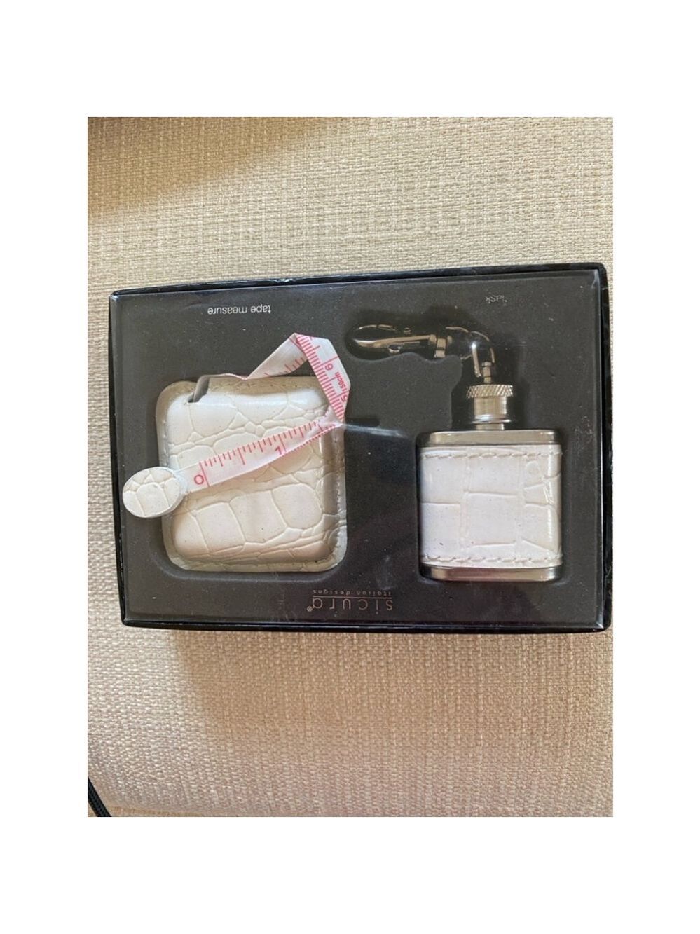 Sicura Tape Measure and Flask Set, White, Silver